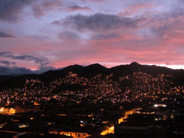 Anocheciendo en Cusco desde San Cristobal, septiembre 2014.